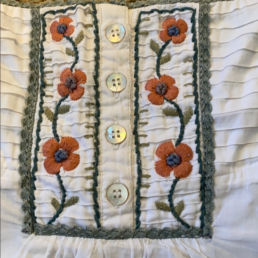 Embroidered blouse - Picture 2 of 5